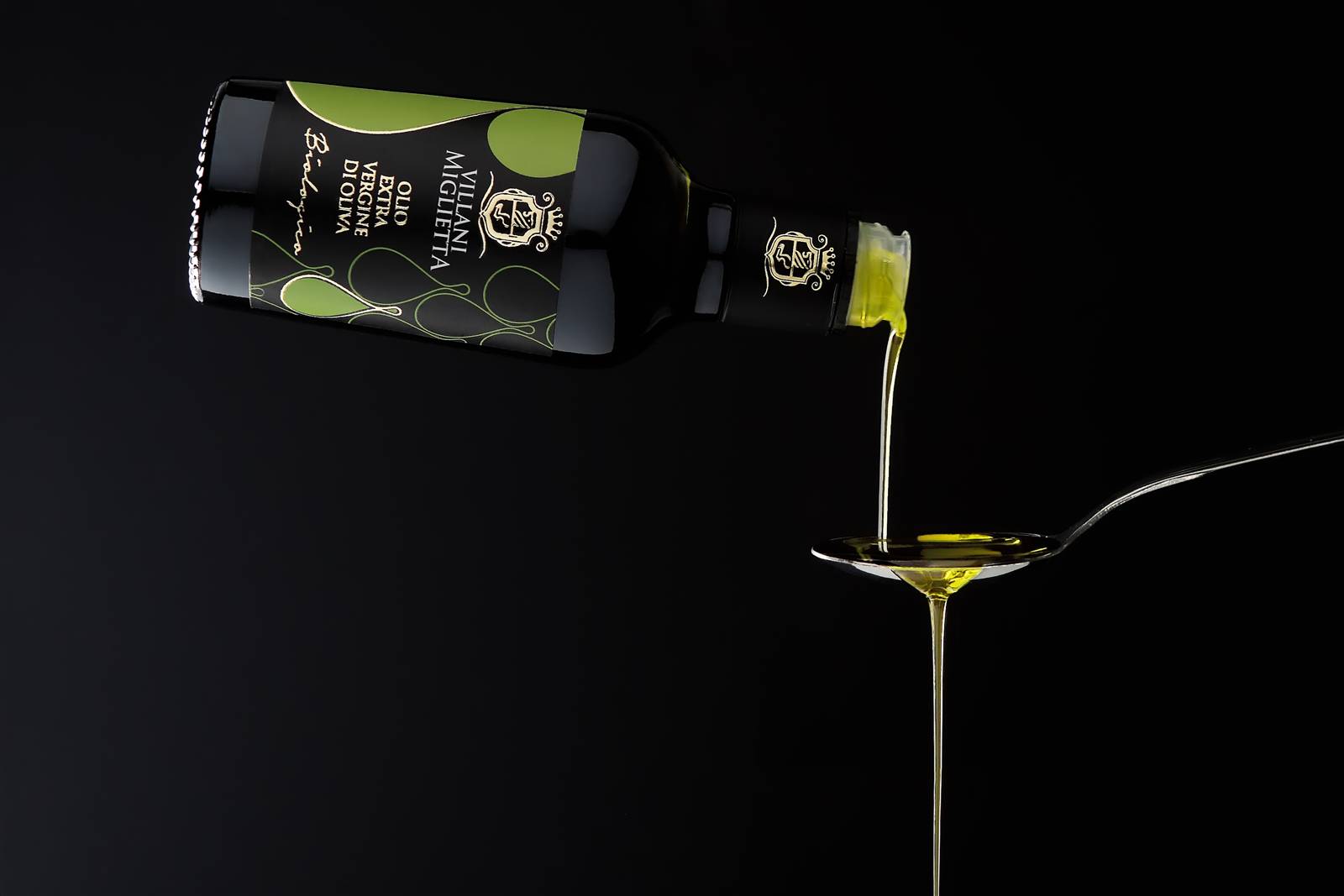 Olio Villani Miglietta, dettaglio in versamento