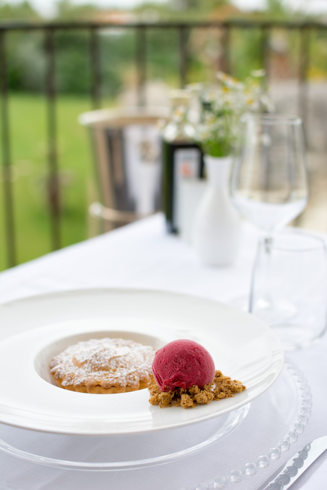 Dessert in terrazza, still life da ristorazione